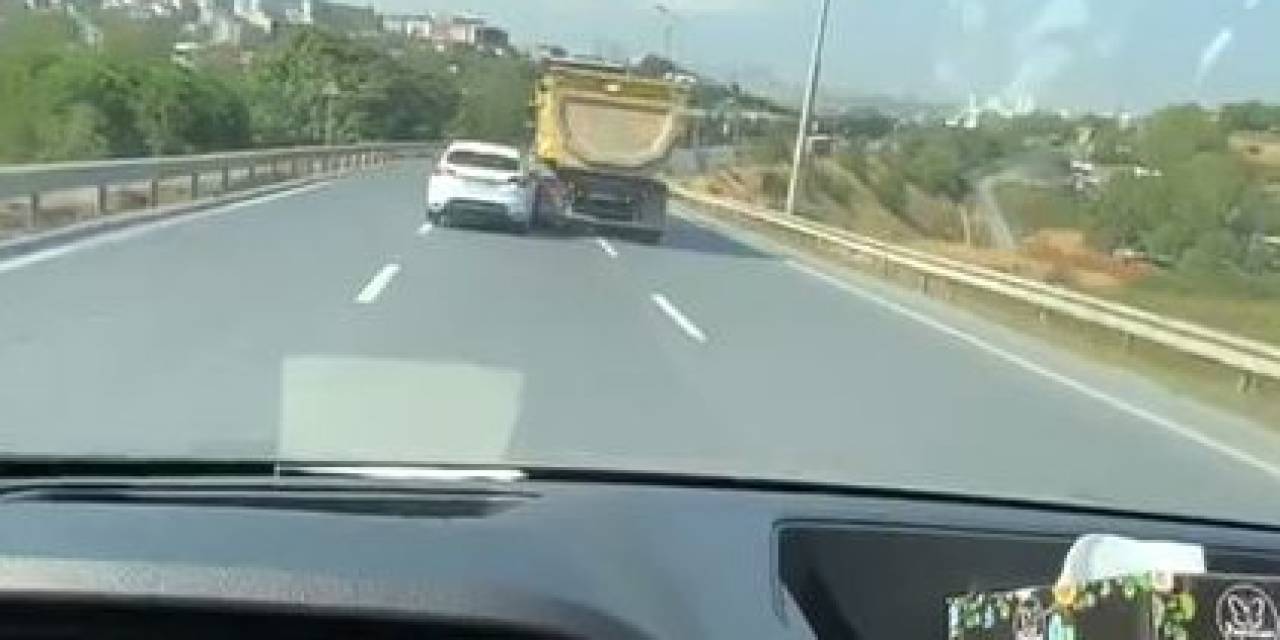 Kaza Yaptı Durmadan Yoluna Devam Etti