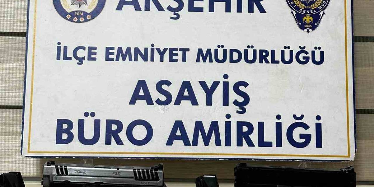 Polisin Operasyon Yaptığı Araçta Tabanca Ve Mermi Ele Geçirildi