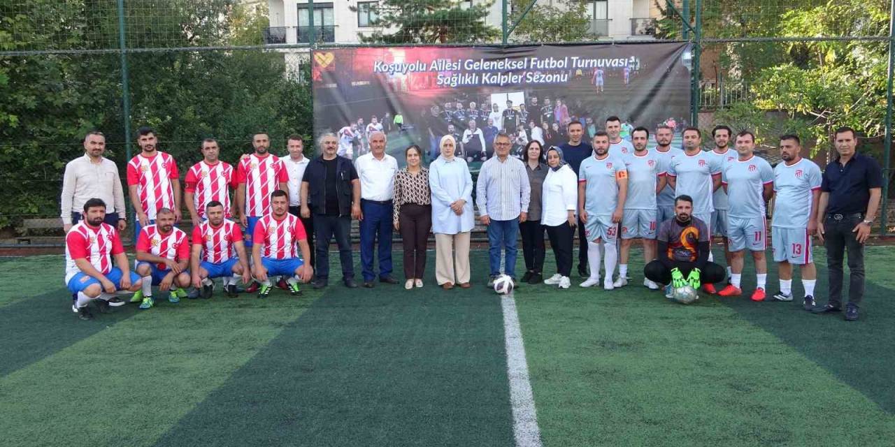 Kartal’da Doktorlar Ve Hastane Personeli, Kalp Sağlığı İçin Sahaya Çıktı