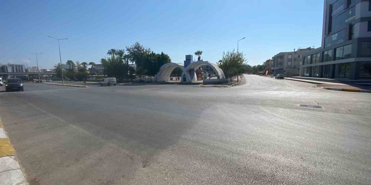 Otomobilin Çarptığı Yaya Metrelerce Havaya Savruldu: O Anlar Kamerada