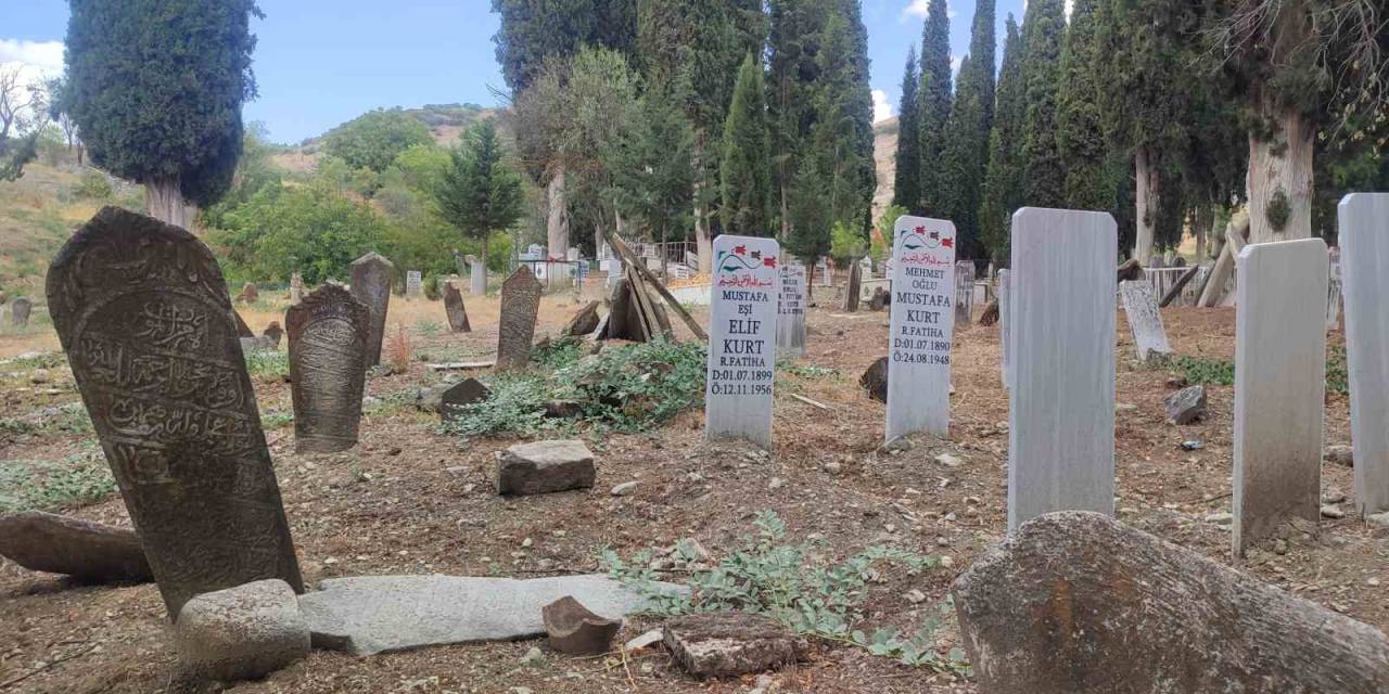 Eski Gördes Mezarlık Olarak Kullanılıyor