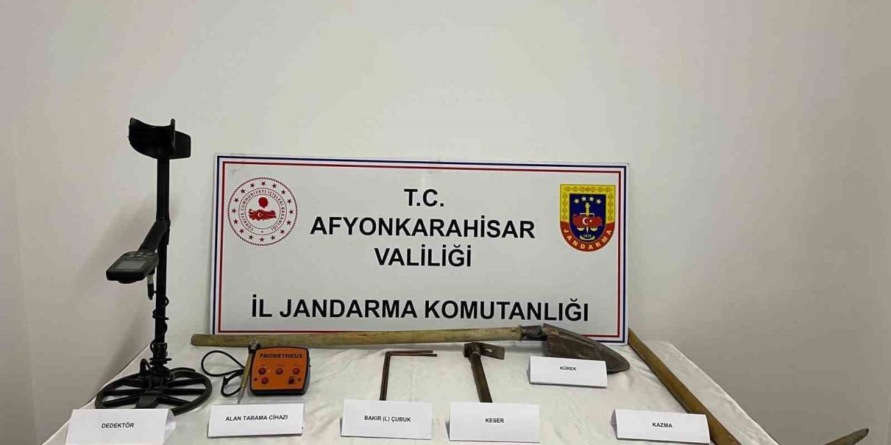 Devriye Gezen Jandarma Ekipleri Definecileri Suçüstü Yaptı