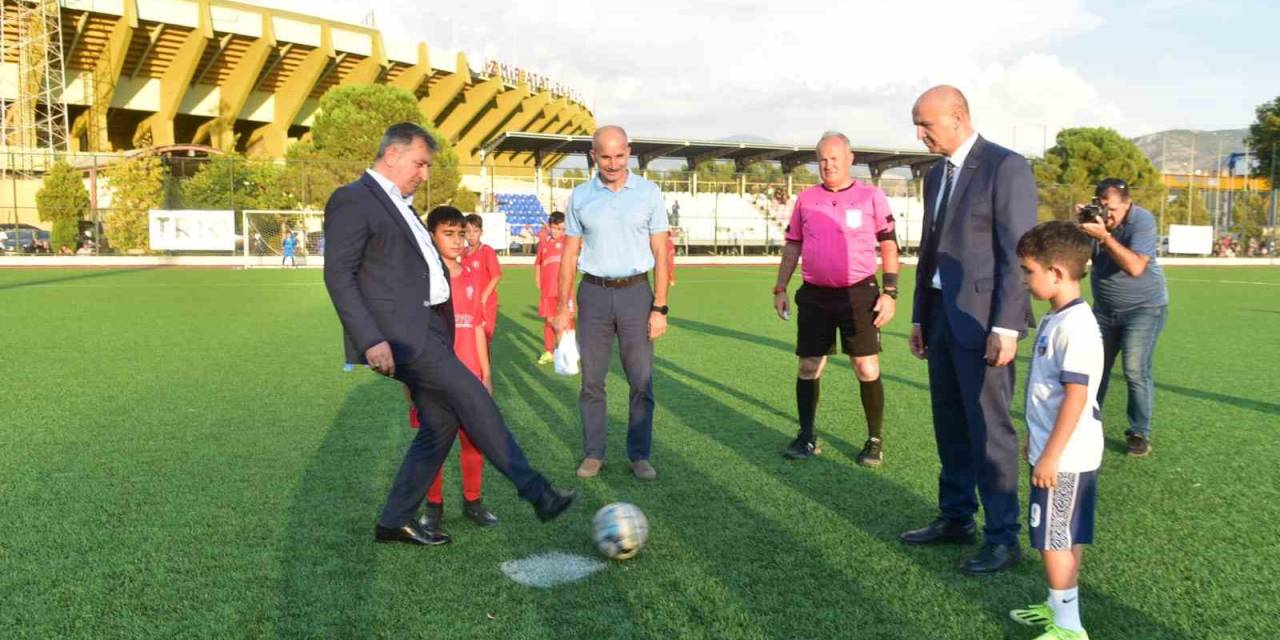 İzmirli Çocuklar Filistinli Kardeşleri İçin Sahaya Çıktı