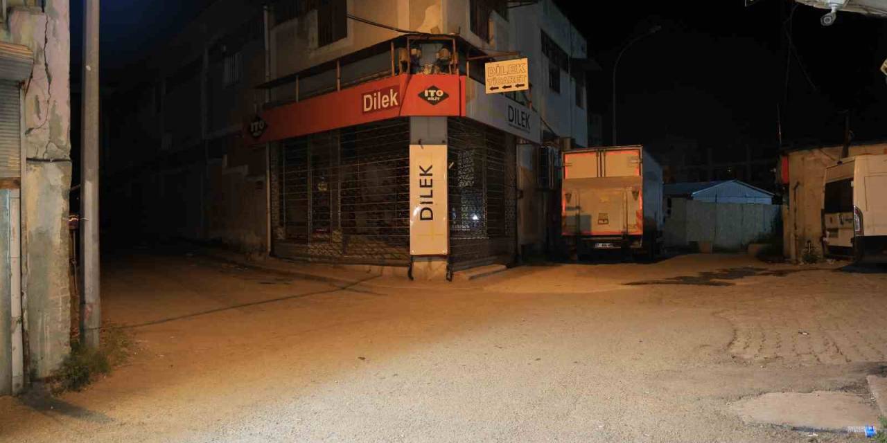 Adana’da Motosikletli Şüpheliler Sokak Ortasında Bir Kişiyi Silahla Öldürüp Kaçtı