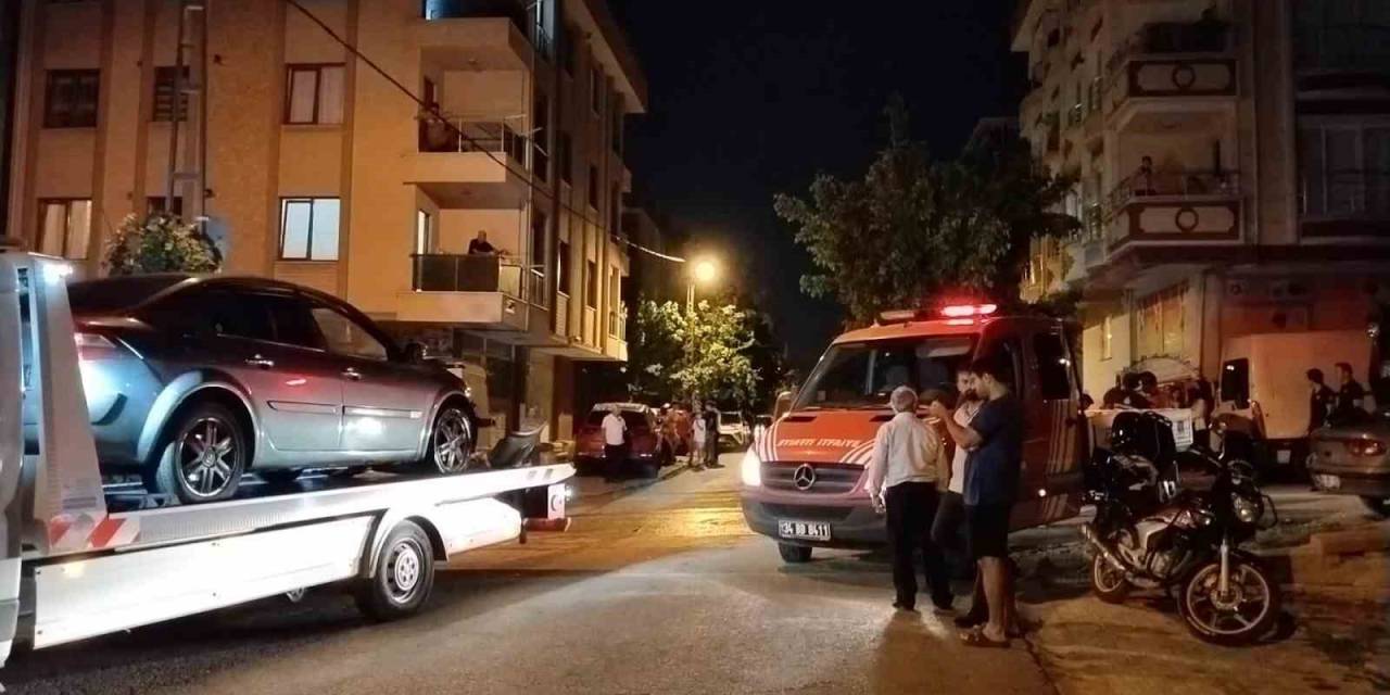 Çekmeköy’de Çarpışan İki Araçtan Birisi Yandı