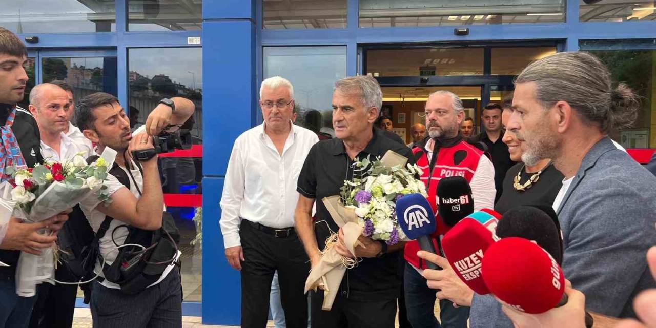 Şenol Güneş, Trabzon’da Çiçeklerle Karşılandı