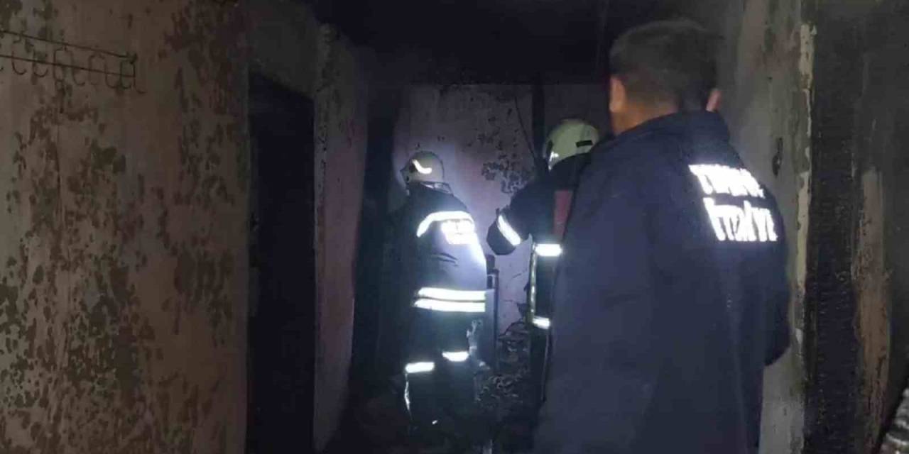 Çavdır’da Gece Saatlerinde Çıkan Yangında Ev Kullanılamaz Hale Geldi