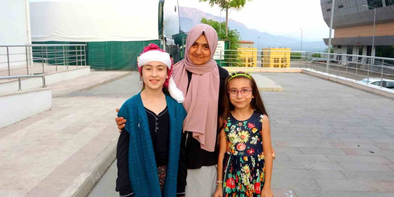 Çocuklarının Eğitimi İçin Her Gün 40 Kilometre Yol Kat Ediyor