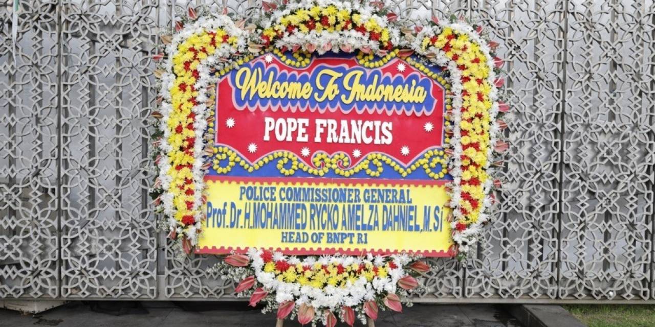 Papa Francis’ten Güney Doğu Asya’nın En Büyük Camisine Ziyaret