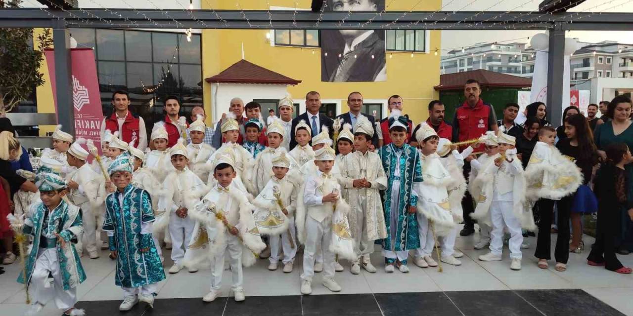 36 Çocuk Erkekliğe İlk Adımlarını Birlikte Attı