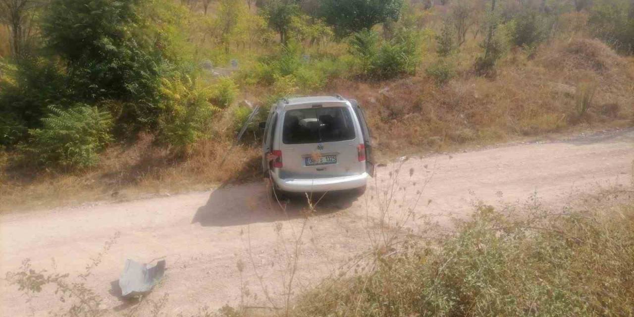 Bilecik’te Otomobil Şarampole Devrildi: 3 Yaralı