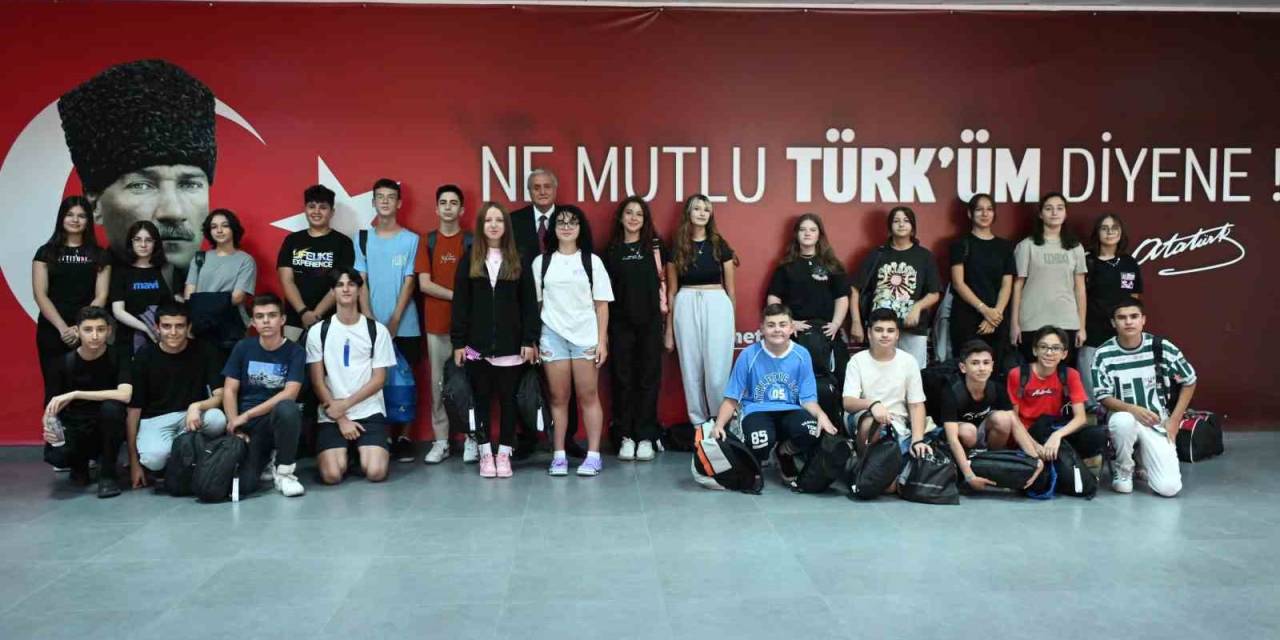 Başkan Bakkalcıoğlu Öğrencileri Kampa Uğurladı