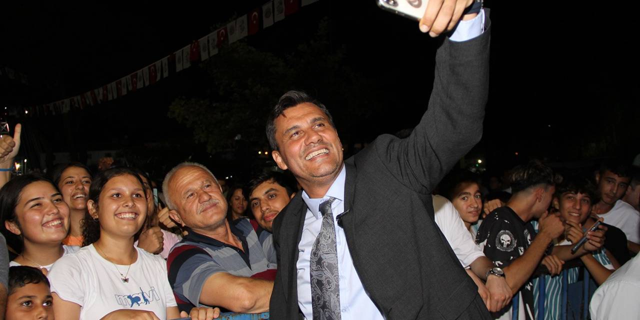 Kurtuluş Şenlikleri Manuş Baba Konseri İle Başladı