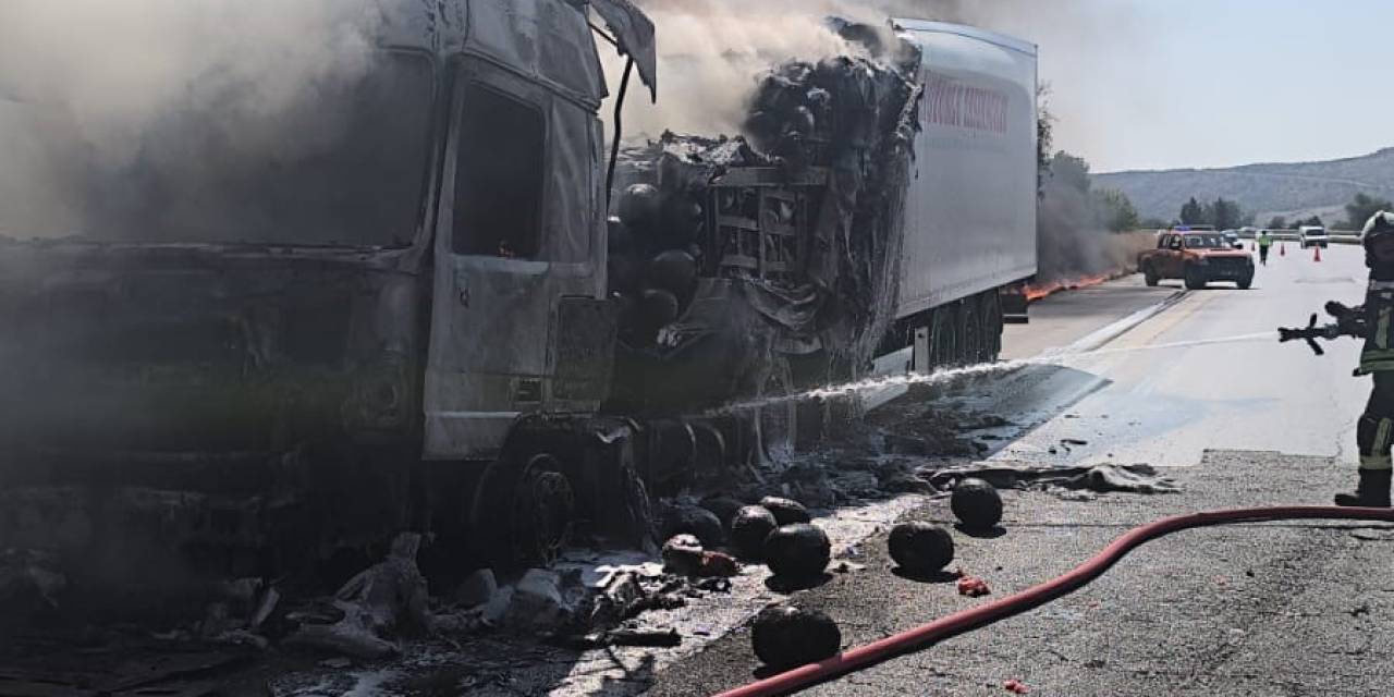 Karpuz Yüklü Tır Alev Alev Yandı