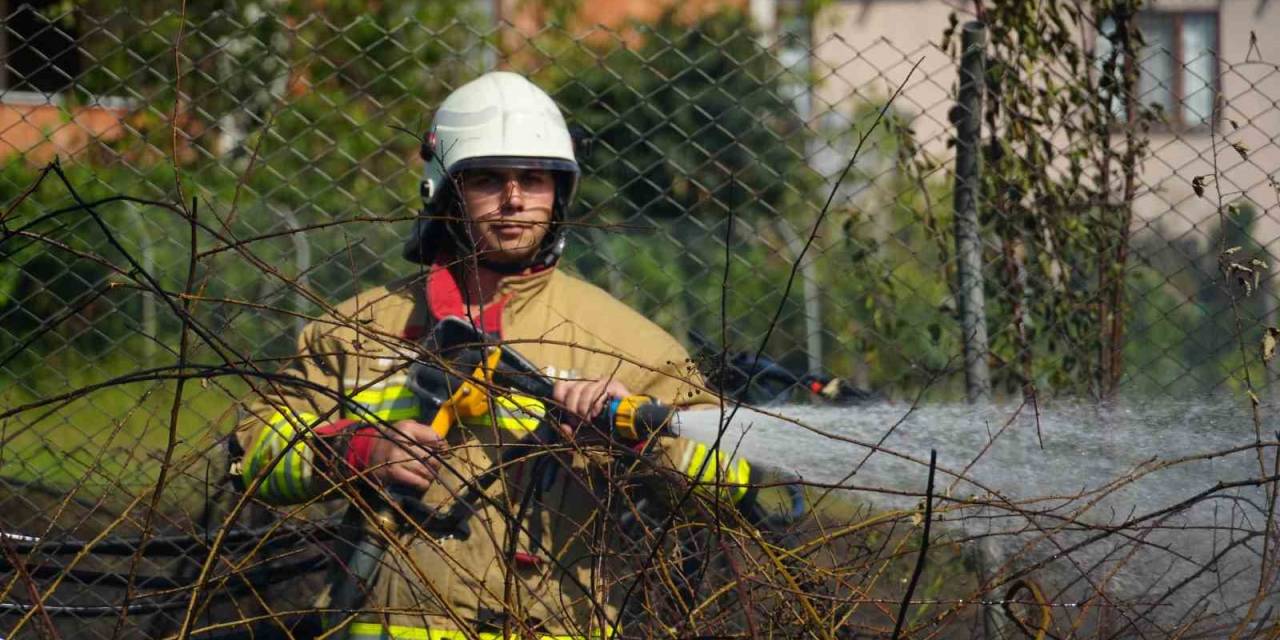Yangın Evlere Sıçramadan Söndürüldü