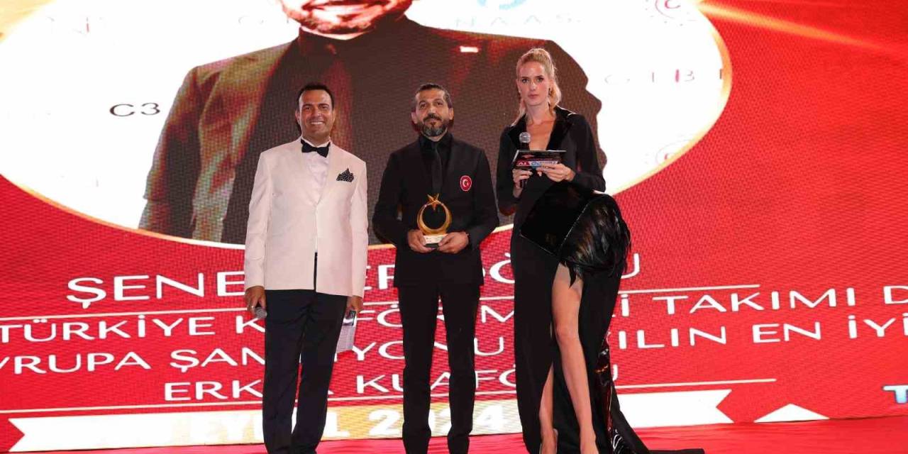 Yılın En İyi Erkek Kuaförü Seçildi Ödülünü Depremzedelere Armağan Etti