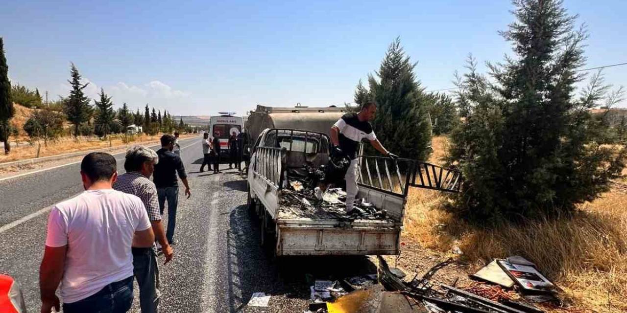 Kamyonet Kasasındaki Kağıtlar Alev Aldı