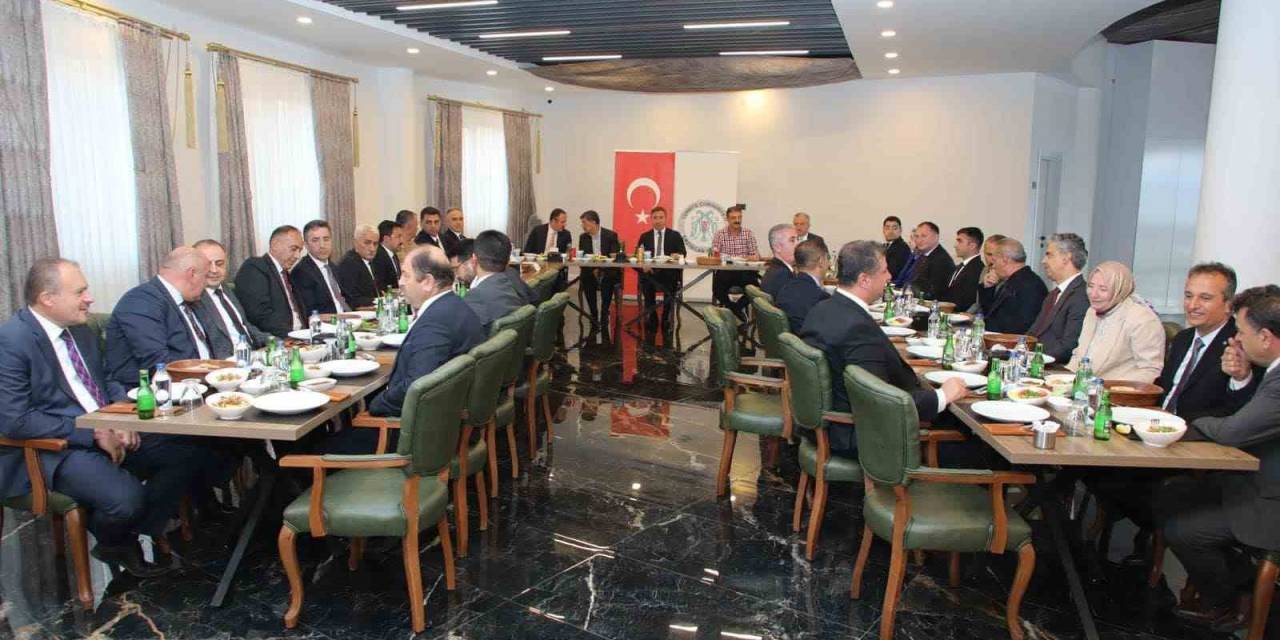 Gençlik Ve Spor İl Müdürü Burak Mumcu Onuruna Veda Yemeği Düzenlendi