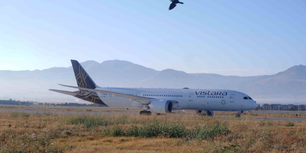 Hindistan Uçağı Yolcularının Erzurum’daki Bekleyişi Sürüyor