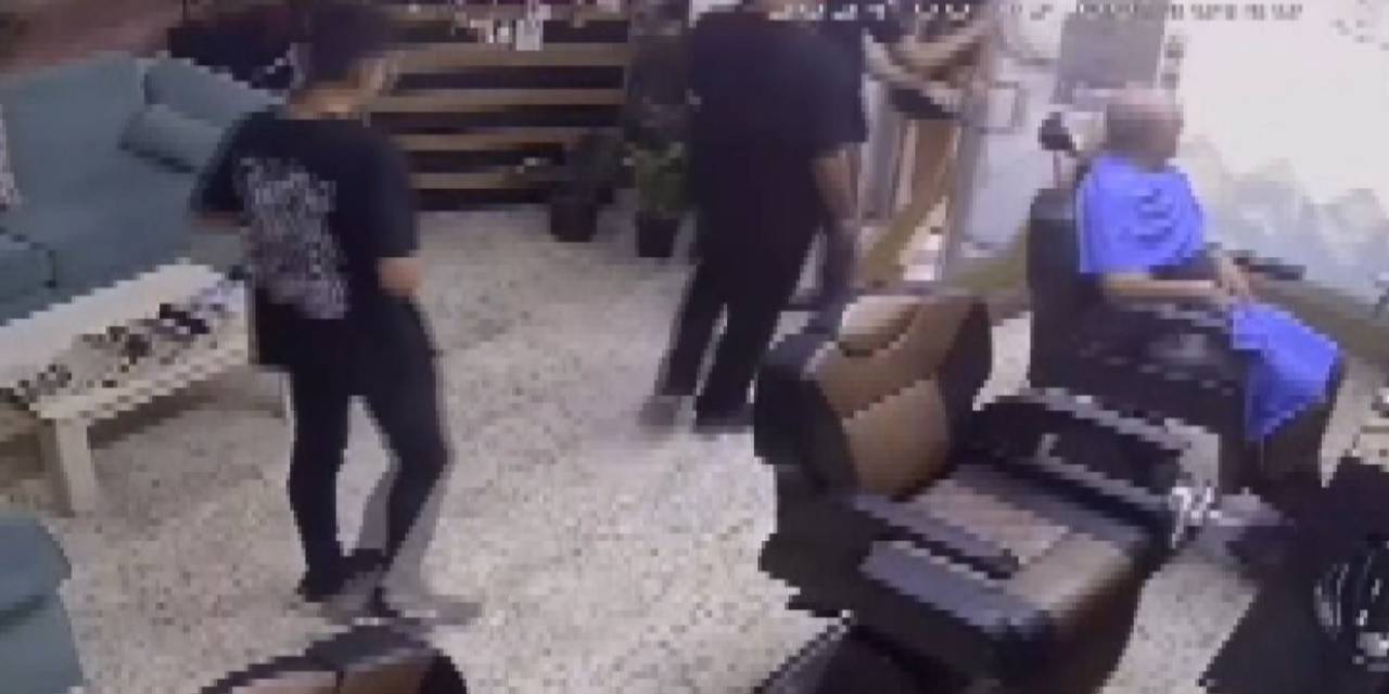 Deprem Anında Berberde Yaşanan Panik Güvenlik Kamerasında