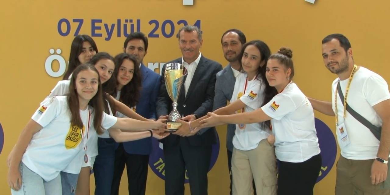 Zeytinburnu’nda Yaz Spor Okulları Öğrencileri Düzenlenen Törenle Mezun Oldu