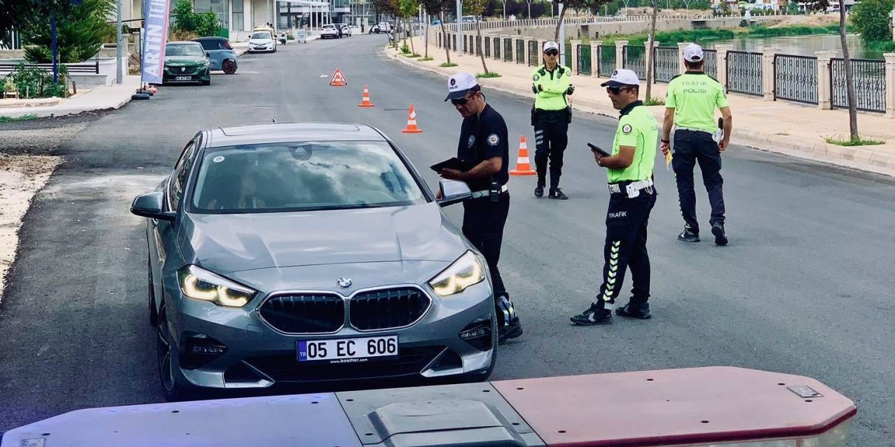 Amasya Polisinden Emniyet Kemeri Ve Kask Denetimi