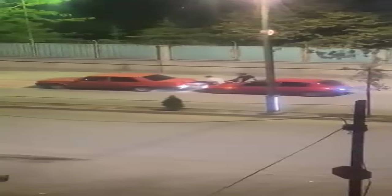 Bozulan Aracı, Kaputun Üstünden Ayaklarıyla İttiler