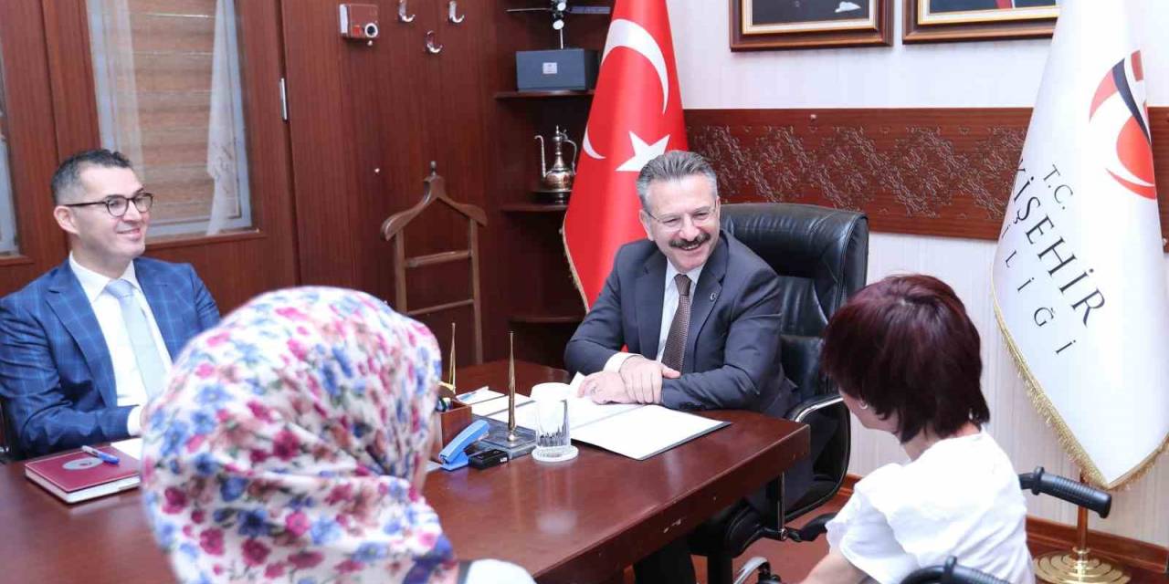 Vali Aksoy Halk Günü Toplantısı’nda Vatandaşları Dinledi