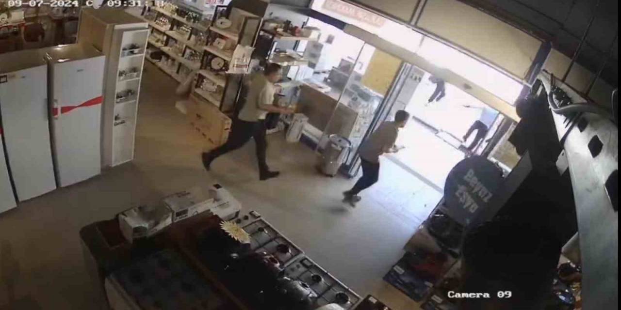 Kahramanmaraş’taki 5.0 Büyüklüğündeki Deprem Anı Güvenlik Kamerasında