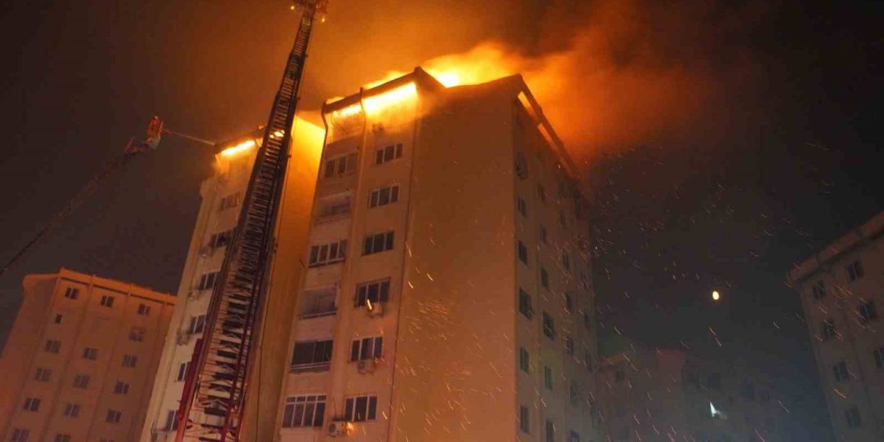 Büyük Yangında Zarar Gören Manolya Apartmanı’nda Tamirat Çalışmaları Başladı