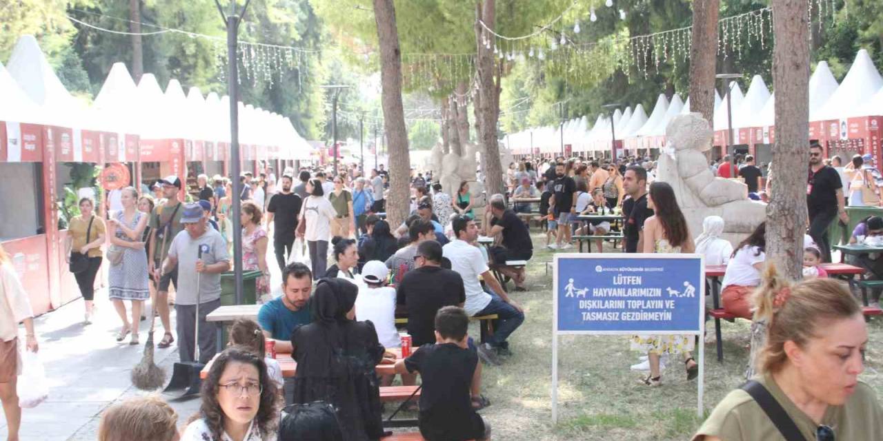 Karaalioğlu Parkı’nda Foodfest Rüzgarı: Son Gününde Yoğun İlgi Gördü