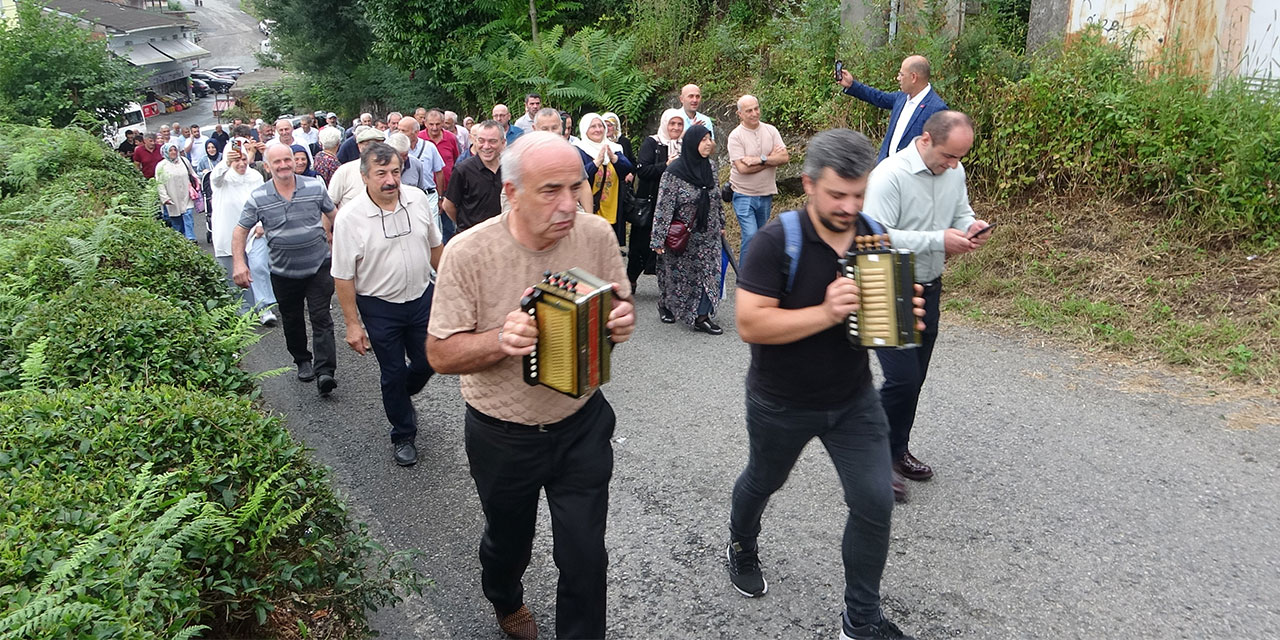 Rize'de armonika'yı gelecek nesillere aktarmak için şenlik düzenlendi