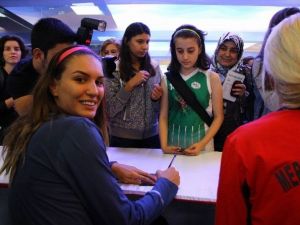 Kadın Basketbolcular Hayranlarıyla Buluştu