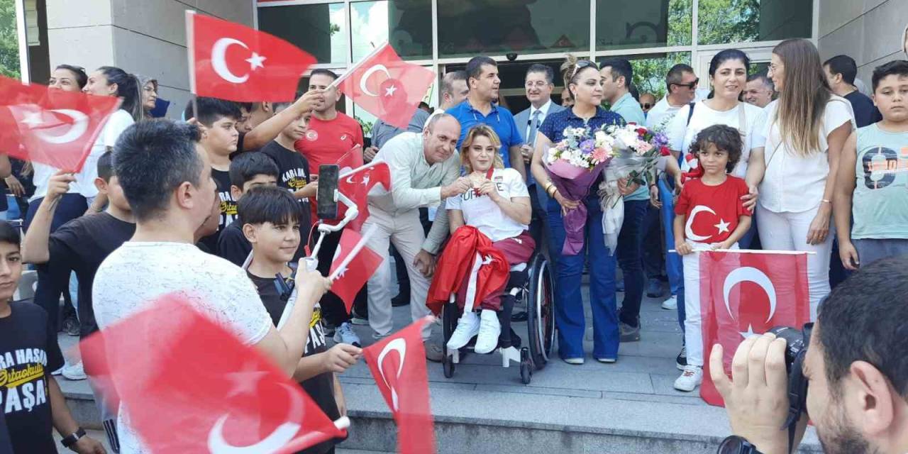 Bronz Madalya Kazanan Milli Sporcu Nazmiye Muratlı, Hatay’da Coşkuyla Karşılandı