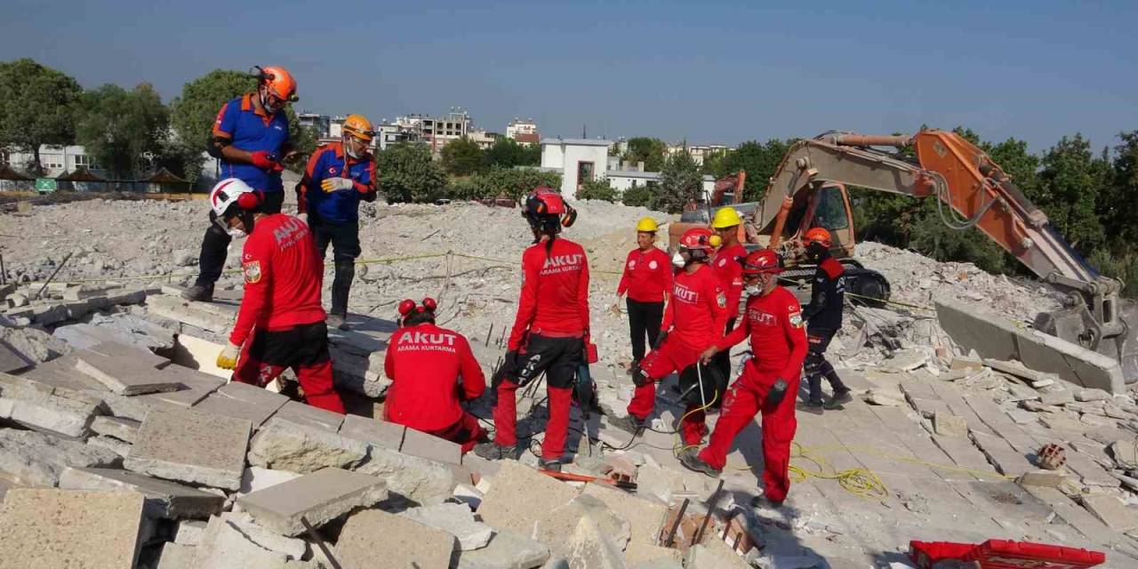 Mersin’de Deprem Tatbikatı Gerçeğini Aratmadı