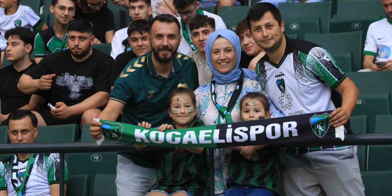 Şarkıcı Bayhan’dan Kocaelispor Camiasına Jest