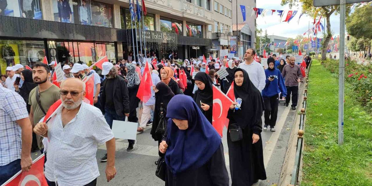 Lgbt’ye Karşıtı Yüzlerce Vatandaş Fatih’te Bir Araya Geldi