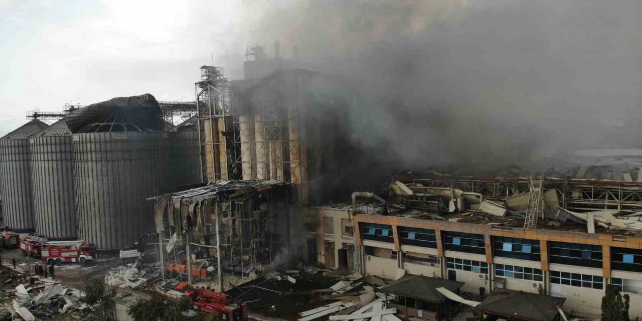 Üç Saat Sonra Kontrol Altına Alınan Yangını Soğutma Çalışmaları Devam Ediyor