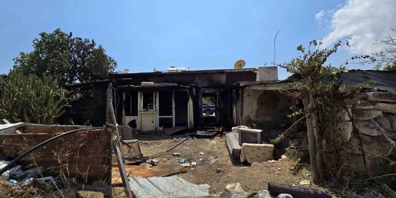 Kktc’de Bir Kişinin Dedikodusunu Yaptığı Gerekçesiyle Evini Kundakladığı Şahıs Öldü