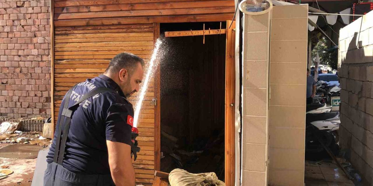 Ahşap Büfede Çıkan Yangın Vatandaşlar Tarafından Söndürüldü