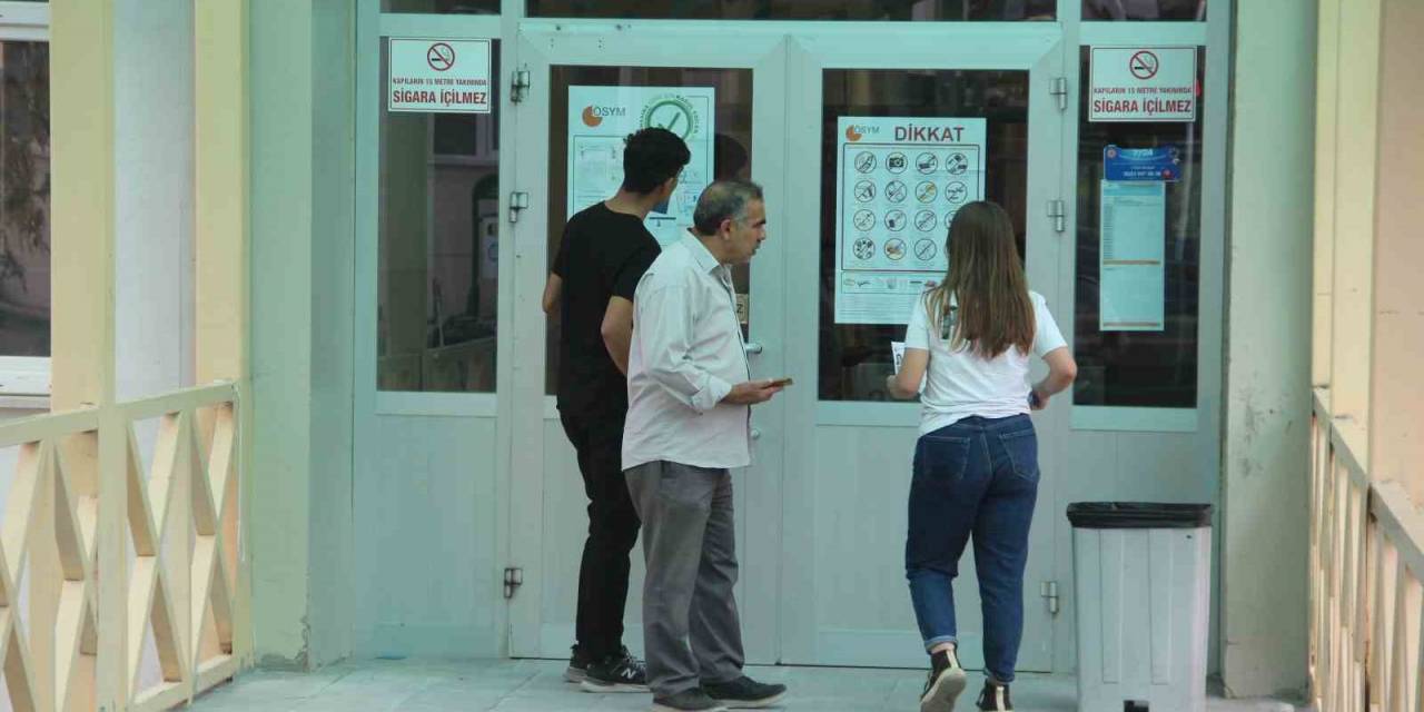 Sınava Geç Kaldı Kabahati Halk Otobüsünde Buldu