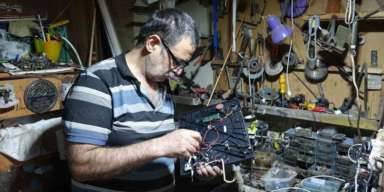 Yarım Asırdır Antika Eşyalara Ve Hatıralara Hayat Veriyor