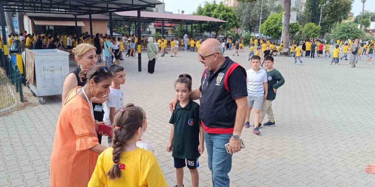 Çocuk Polisi Okul Önlerinde Sıkı Denetimde