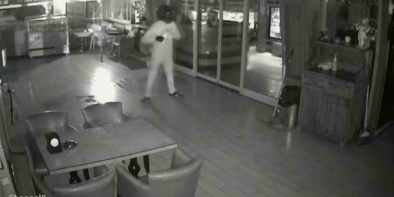 Adana’da 10 Milyon Dolar Haraç Vermeyince Petrol İstasyonu Ve Kafesi Böyle Kundaklandı