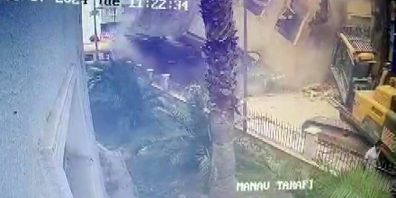 Yıkıma Mesaide Yakalanan İşkur Çalışanları Korku Dolu Anlar Yaşadı, Yıkım Anı Kameraya Yansıdı