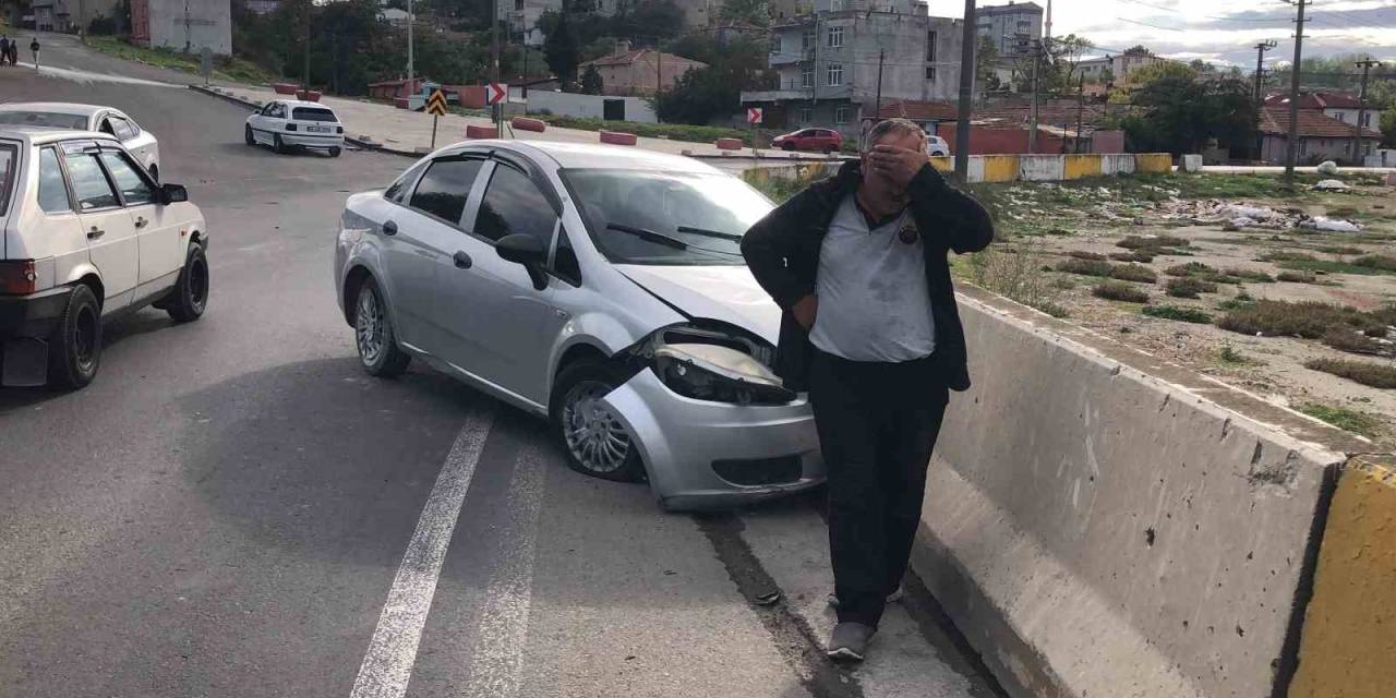 Yardıma Diye Geldikleri Kazazedenin Telefonunu Çaldılar