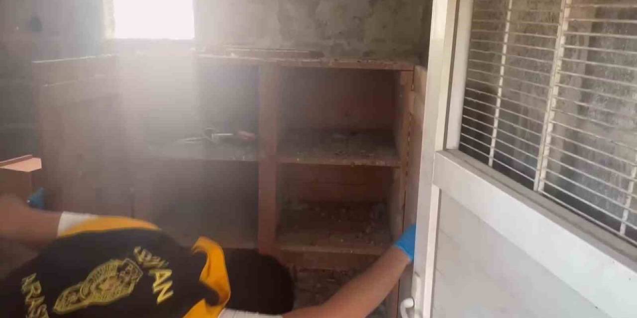 Güvercin Kulübesinden ‘Kalaşnikof’ Çıktı