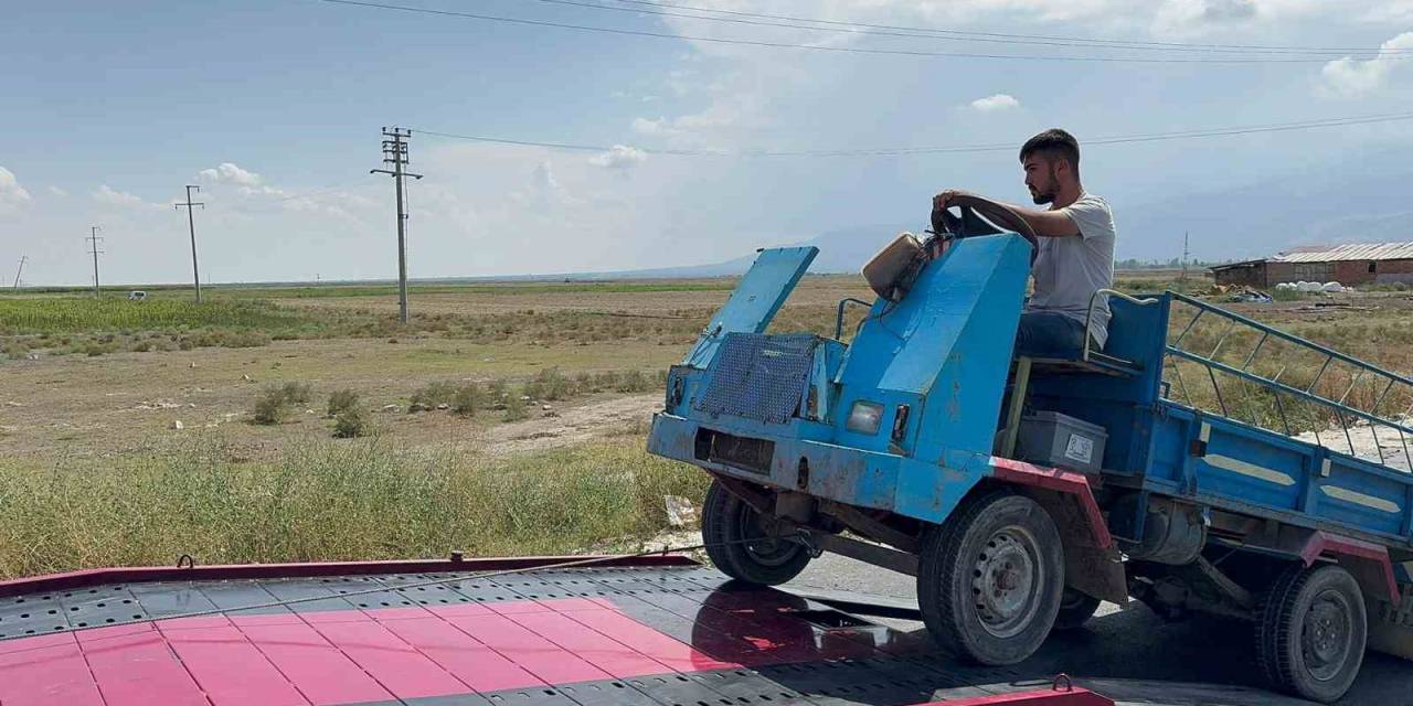 Köylü Vatandaş Mühendisleri Kıskandıracak Aracıyla Jandarma Denetimine Takıldı