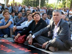 Hdp Seçim Minibüslerini Siyah Bezle Kapattı