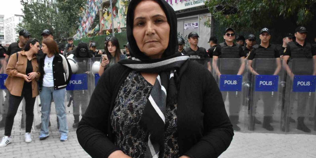 Hakkarili Anne: “Bir Oğlumu İnfaz Ettiler, Diğer Oğluma Kavuşmak İstiyorum”